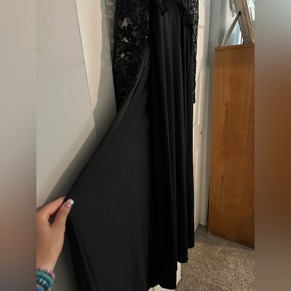 Black Long Sleeve Hight Neck Gown - Picture 6 of 8